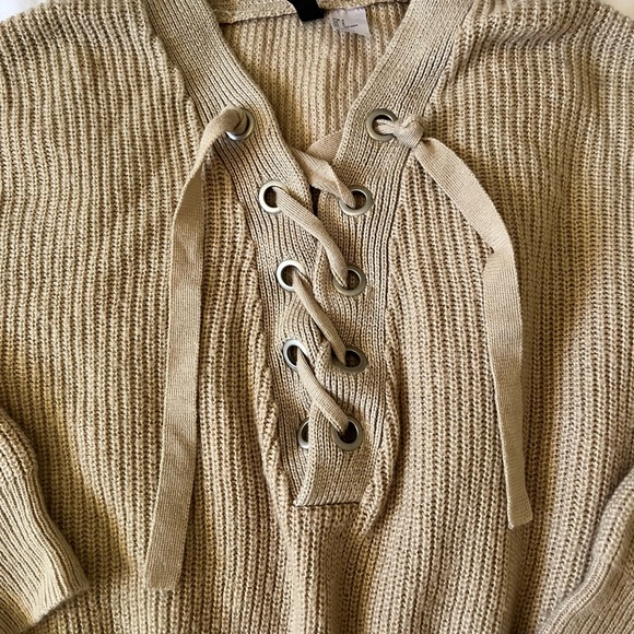 H&M tie front crop sweater - Picture 2 of 3